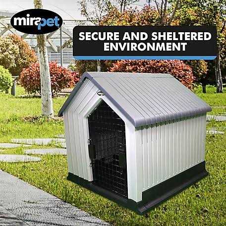 Pet House with Durable Weatherproof Design C659