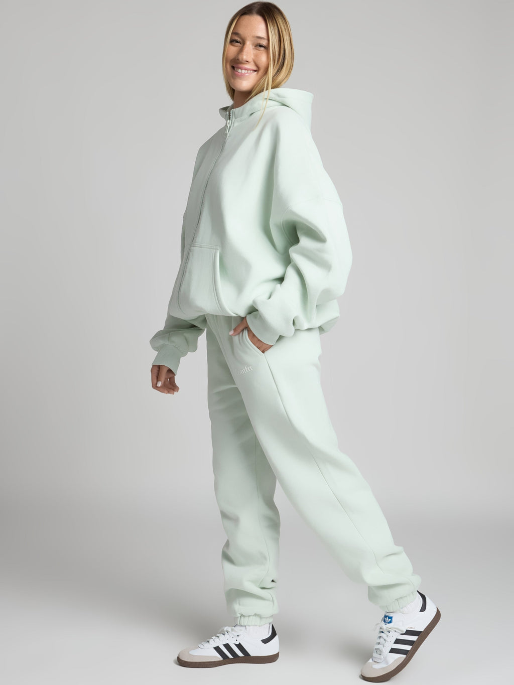 Cloud Zip Hoodie – Mega