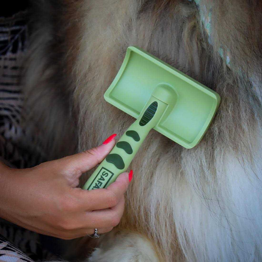 Curved Firm Slicker Brush with Coated Tips N217