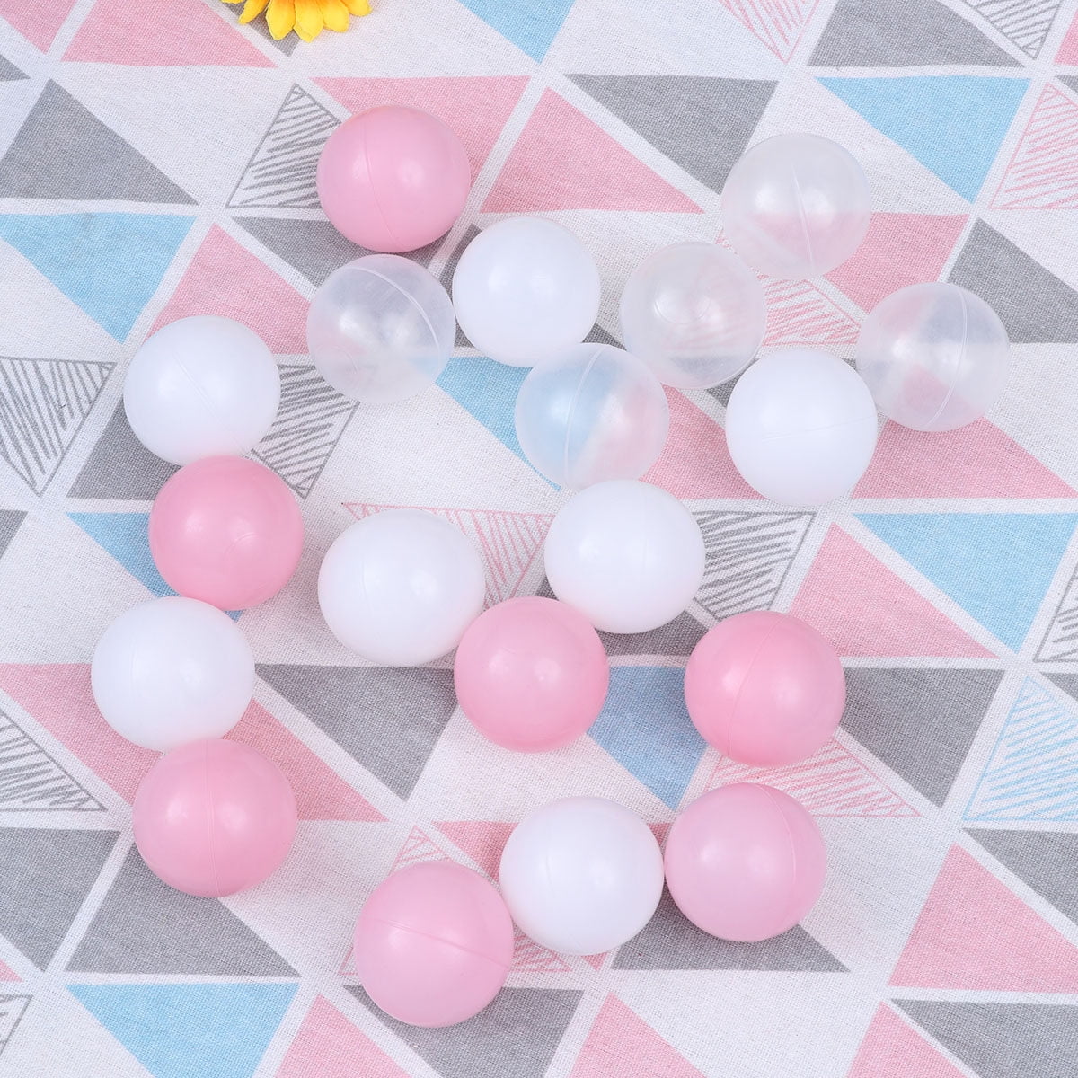 100pcs 5.5cm Plastic Balls with Mesh Bag H45705