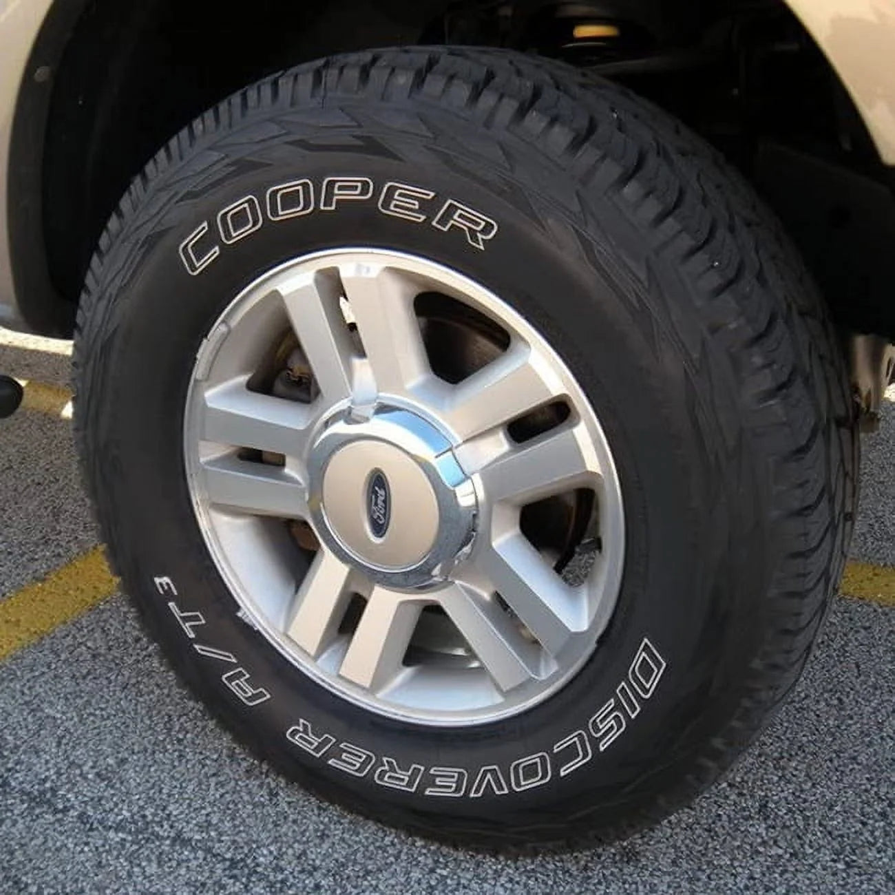 245/75R16 111 T Tire D7927