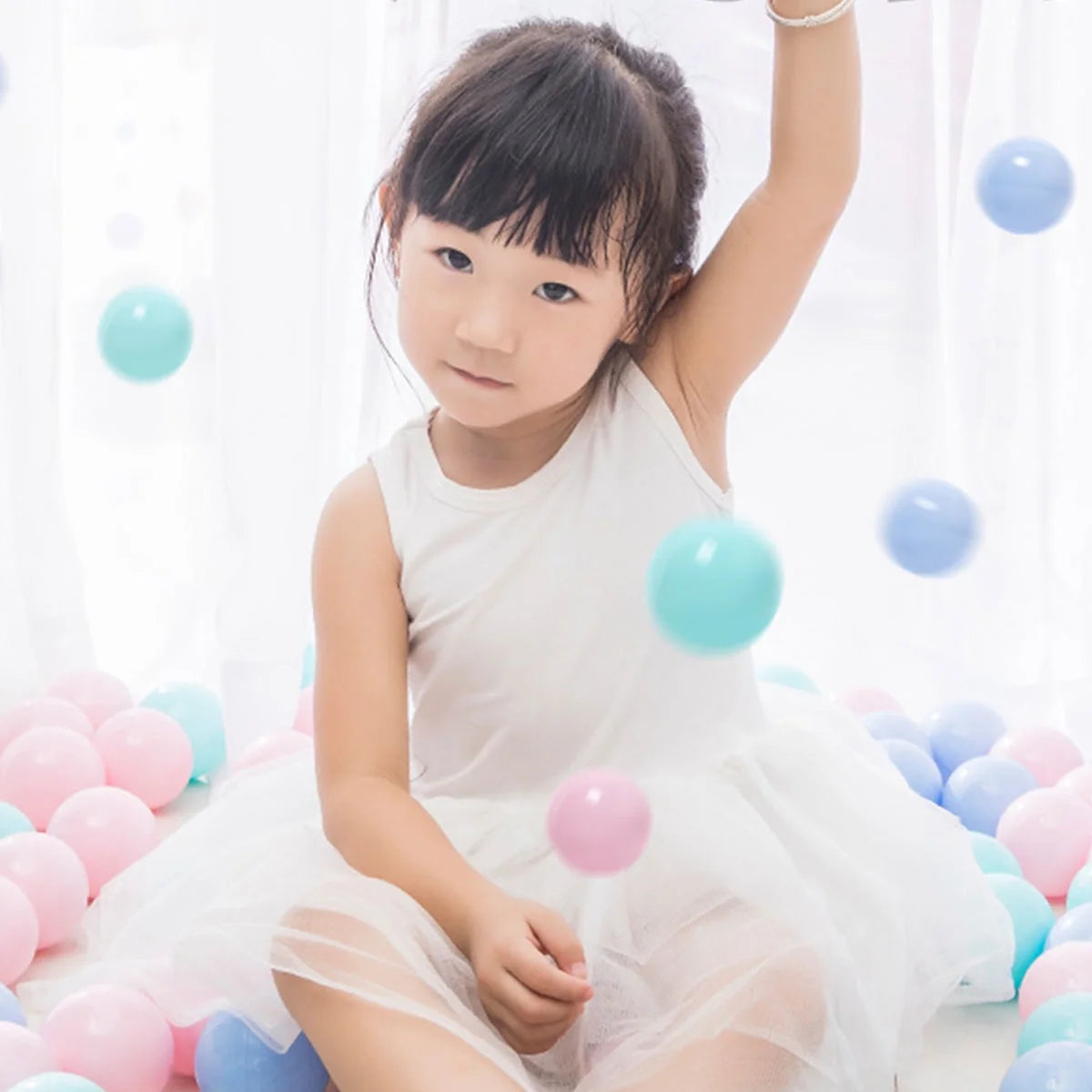 100pcs 5.5cm Plastic Balls with Mesh Bag H45705