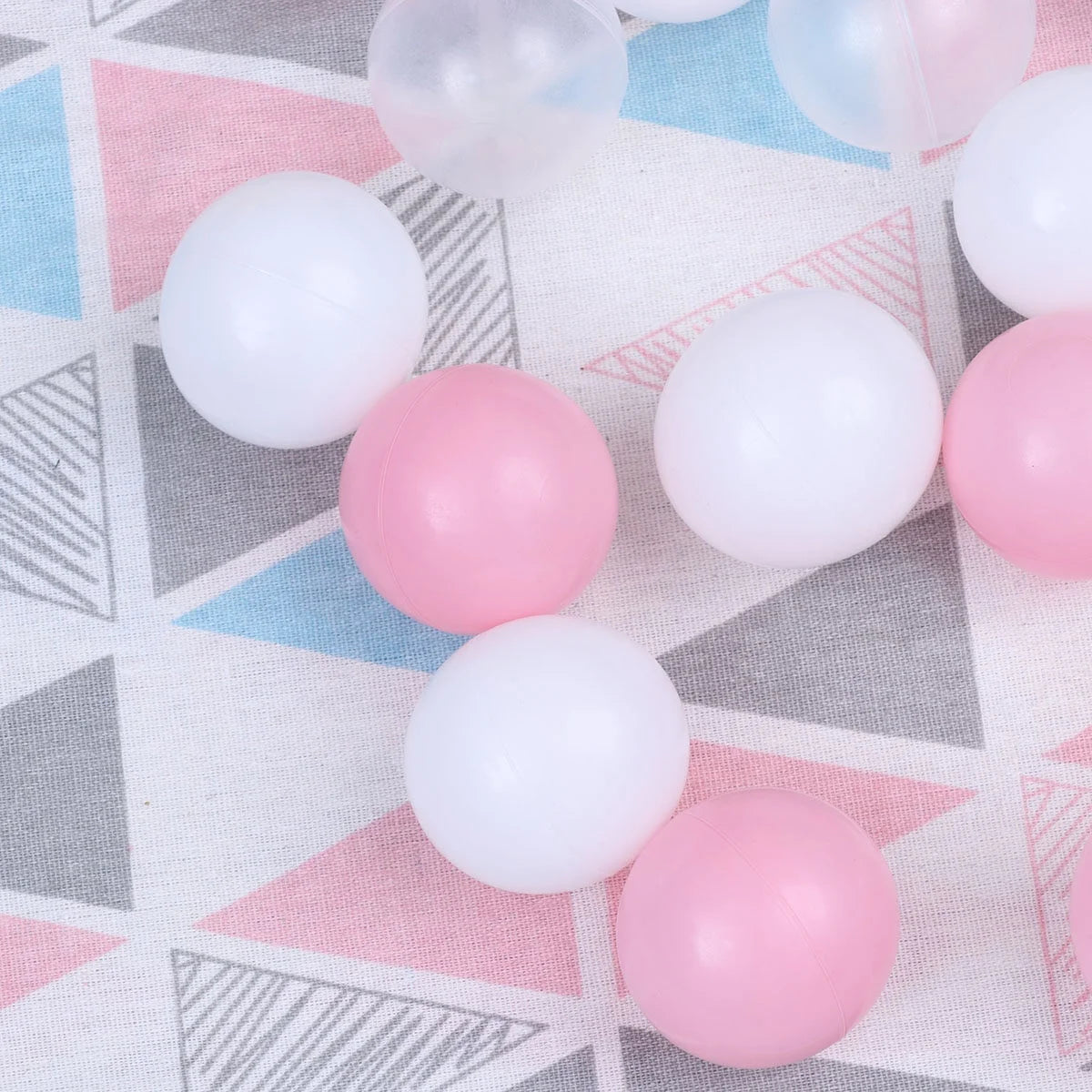 100pcs 5.5cm Plastic Balls with Mesh Bag H45705