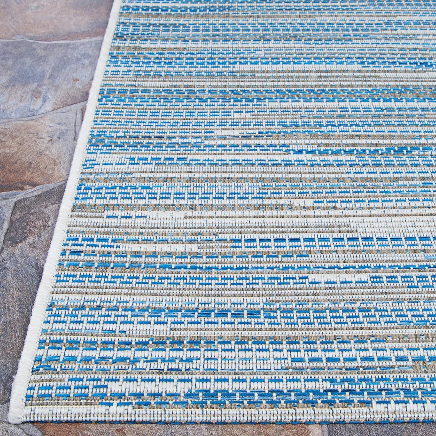 5'3" x 7'6" Indoor/Outdoor Area Rug J900
